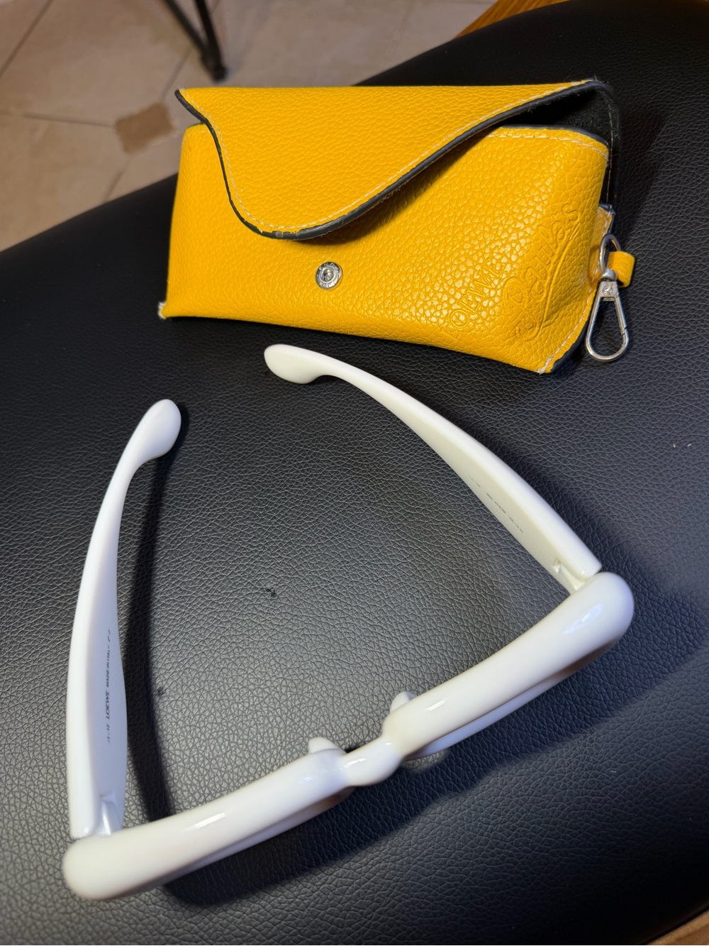 LOEWE Inflated oversized square-frame acetate Woman’s sunglasses Case Pre Owned - Picture 2 of 16